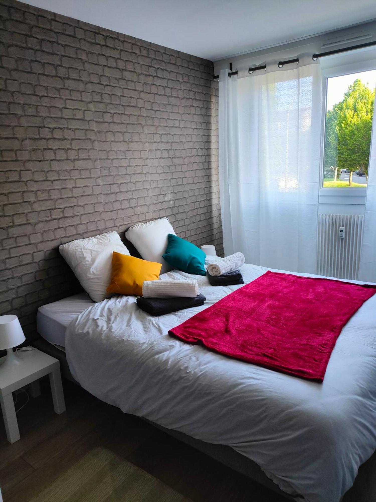 Chaleureux Appartement. Ντινάν Δωμάτιο φωτογραφία
