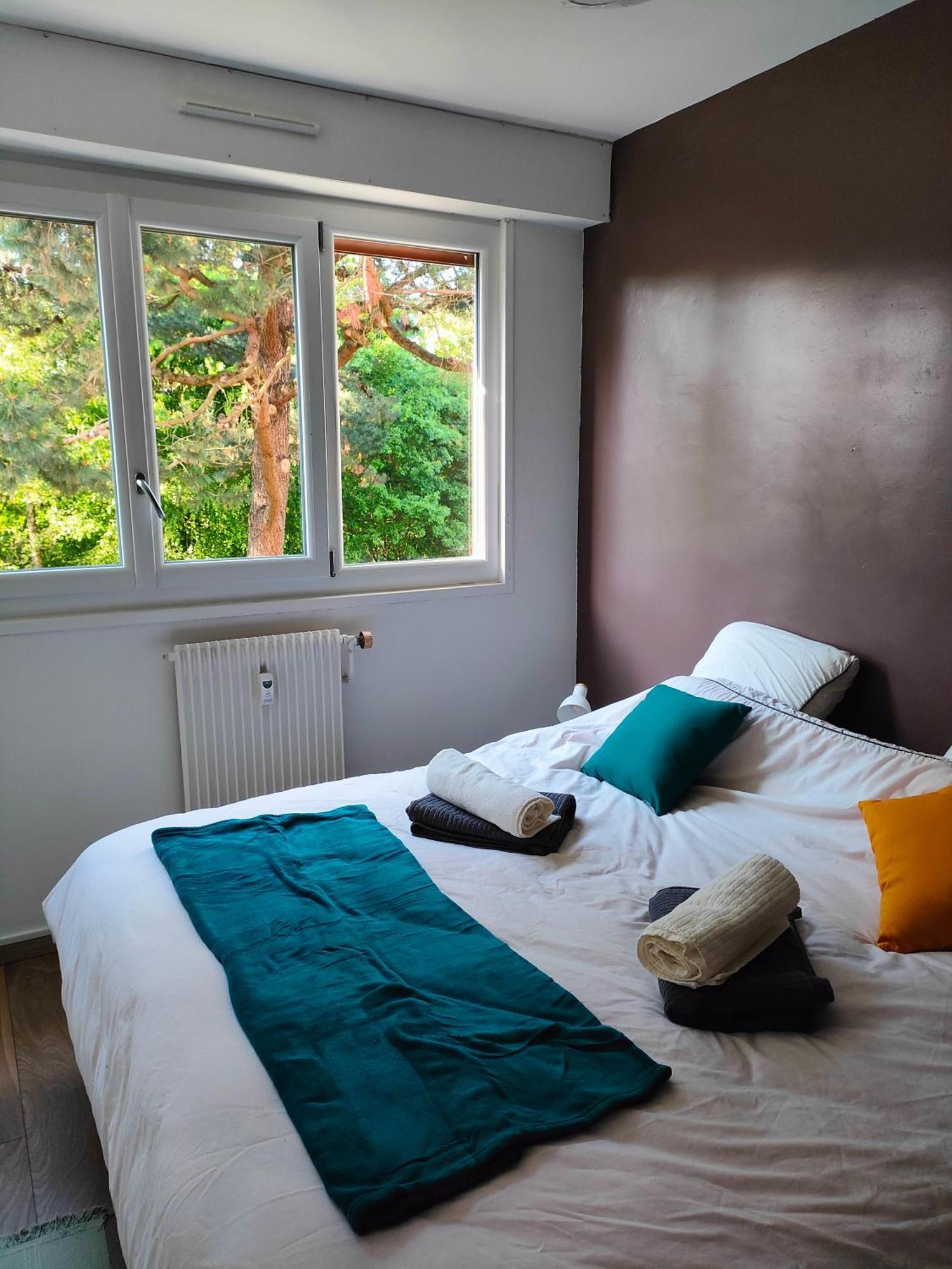 Chaleureux Appartement. Ντινάν Δωμάτιο φωτογραφία
